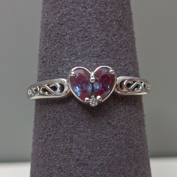 14K White Gold Heart Ring with Blue-Violet Gemstones — Size 7 - Picture 1 of 7